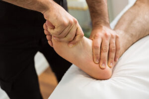 Lee más sobre el artículo Esguince ligamento lateral externo tobillo Madrid: causas